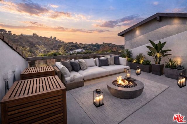 2021 Davies Way, Los Angeles, CA 90046