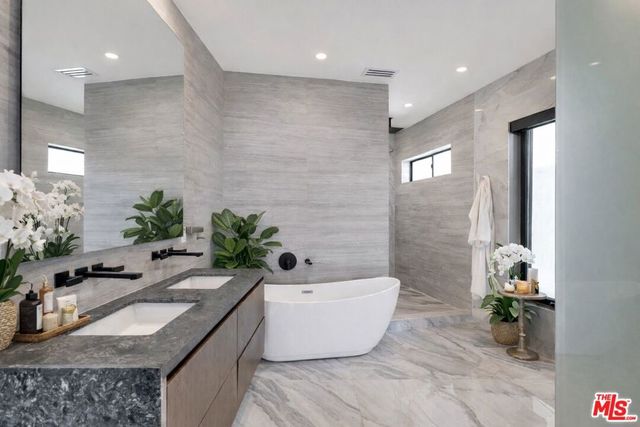 2021 Davies Way, Los Angeles, CA 90046