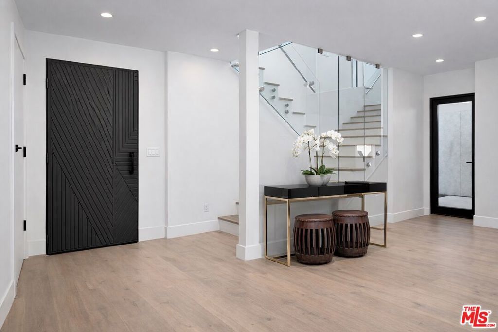 Image 10 of property listing at 2021 Davies Way, Los Angeles, CA 90046