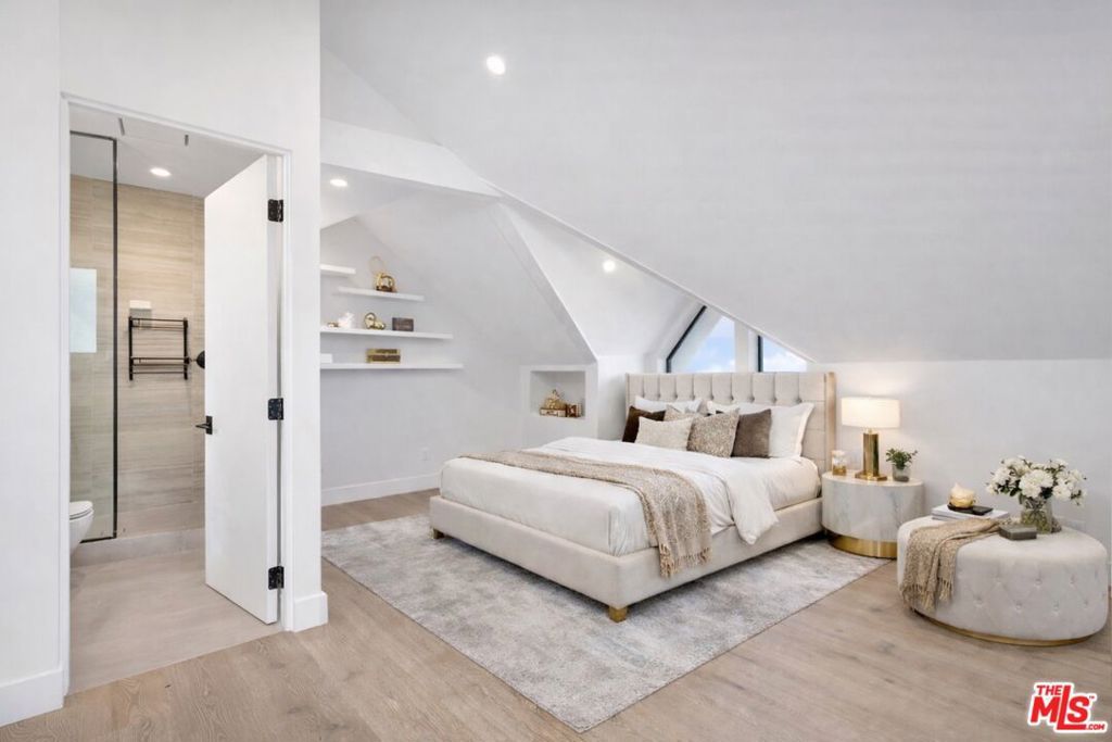 Image 14 of property listing at 2021 Davies Way, Los Angeles, CA 90046