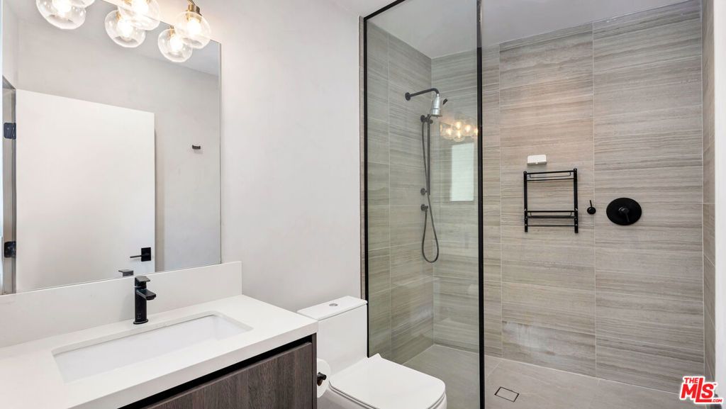 Image 15 of property listing at 2021 Davies Way, Los Angeles, CA 90046