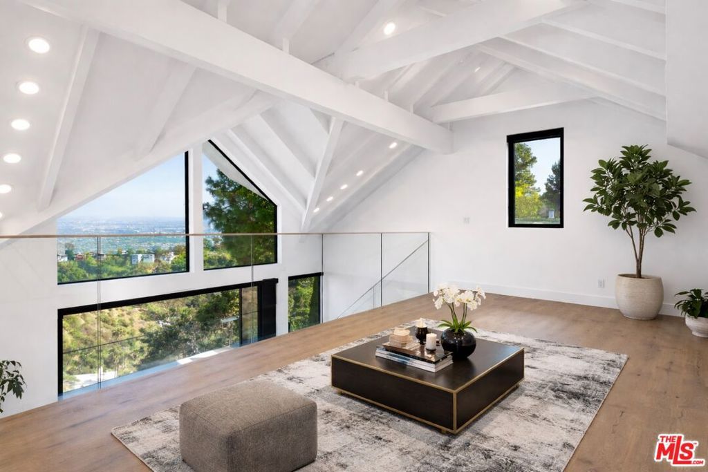 Image 16 of property listing at 2021 Davies Way, Los Angeles, CA 90046