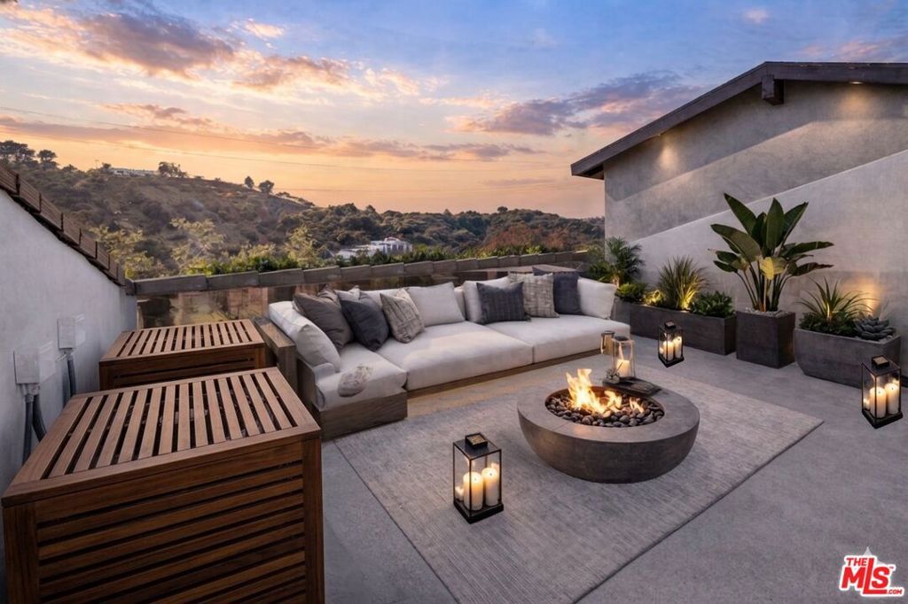 Image 17 of property listing at 2021 Davies Way, Los Angeles, CA 90046