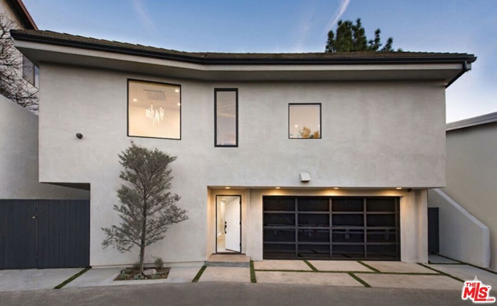 Image 19 of property listing at 2021 Davies Way, Los Angeles, CA 90046