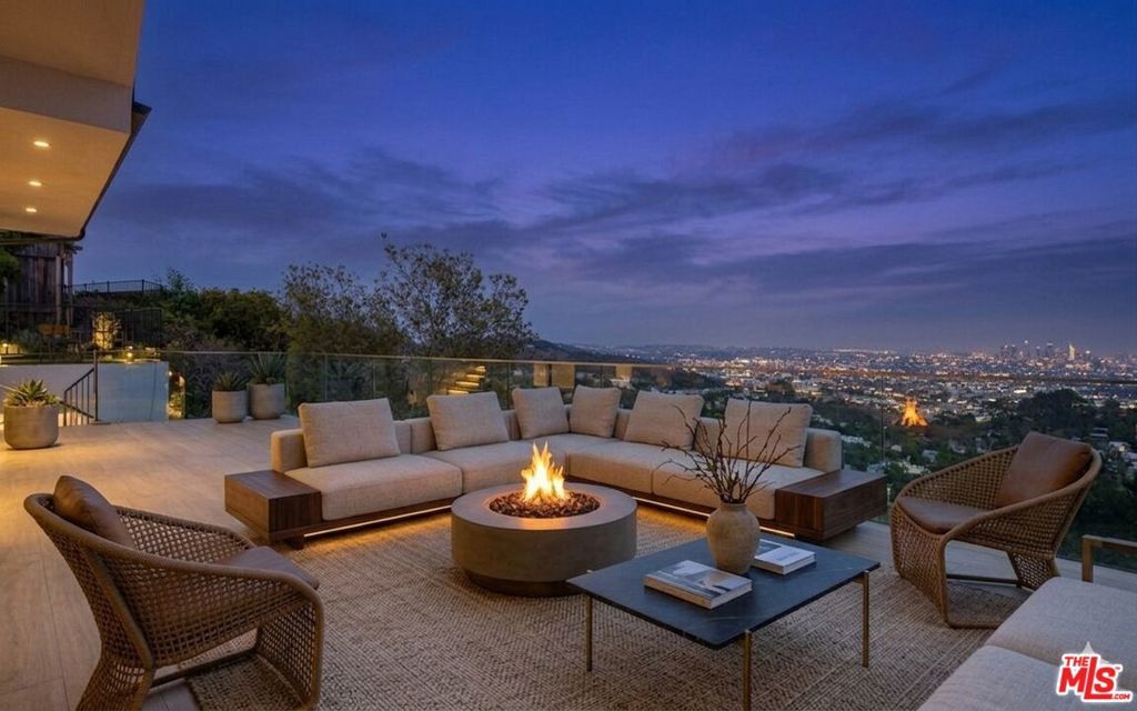 Image 7 of property listing at 2021 Davies Way, Los Angeles, CA 90046