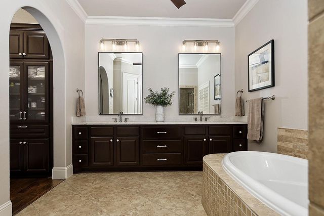 70 Lake Voyageur Drive, The Woodlands, TX 77389