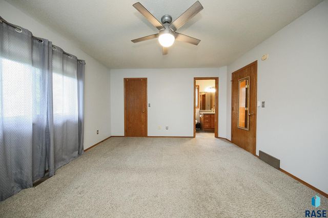 4409 E 36th St Street, Sioux Falls, SD 57103