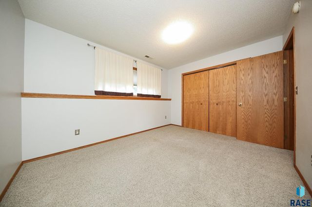 4409 E 36th St Street, Sioux Falls, SD 57103