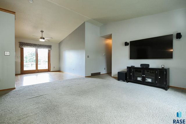 4409 E 36th St Street, Sioux Falls, SD 57103