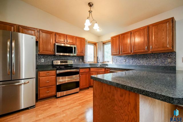 4409 E 36th St Street, Sioux Falls, SD 57103