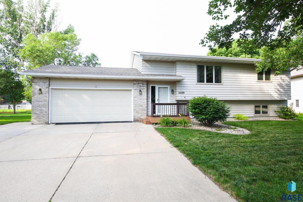 4409 E 36th St Street, Sioux Falls, SD 57103
