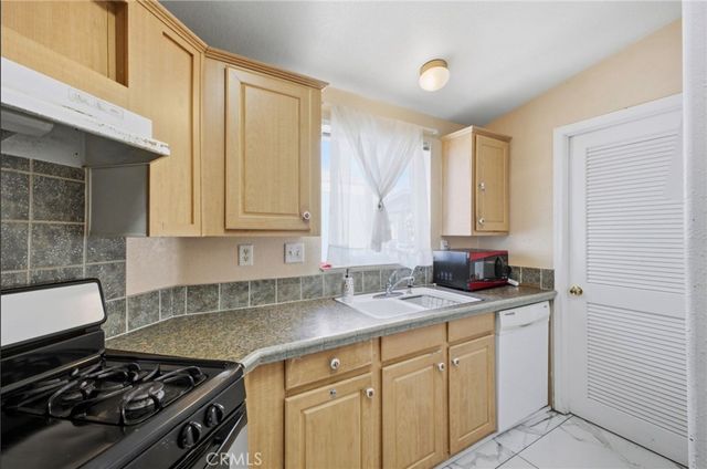 19548 E Cypress St 27, Covina, CA 91724