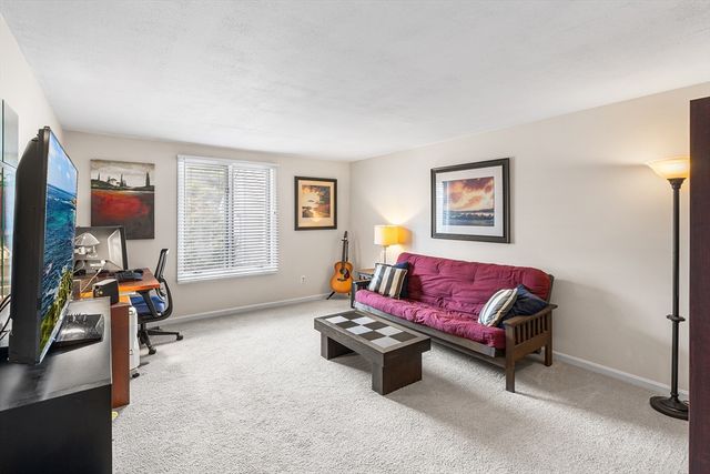 17 Pinebrook Ln 3, Easton, MA 02375