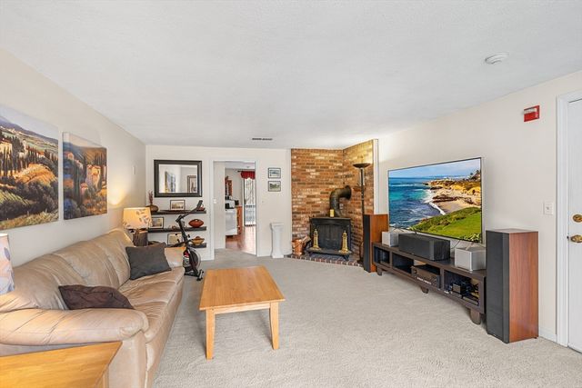 17 Pinebrook Ln 3, Easton, MA 02375