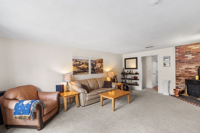 17 Pinebrook Ln 3, Easton, MA 02375