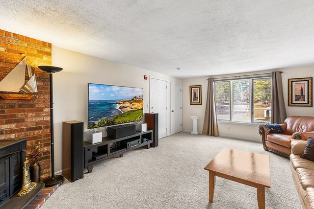 17 Pinebrook Ln 3, Easton, MA 02375