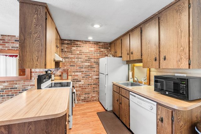 17 Pinebrook Ln 3, Easton, MA 02375