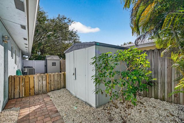 2081 NE 25th Street, Lighthouse Point, FL 33064