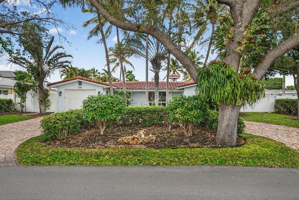 2081 NE 25th Street, Lighthouse Point, FL 33064