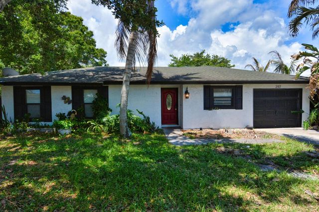 2117 SE East Dunbrooke Circle, Port St. Lucie, FL 34952