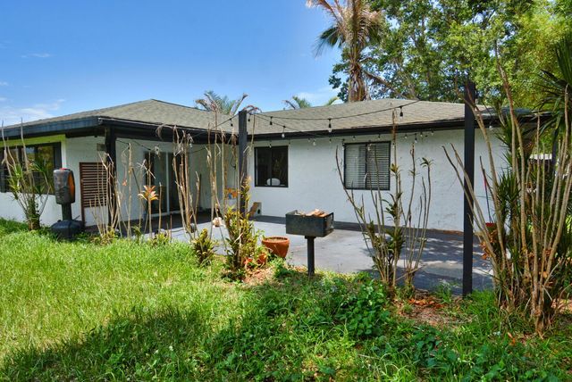 2117 SE East Dunbrooke Circle, Port St. Lucie, FL 34952