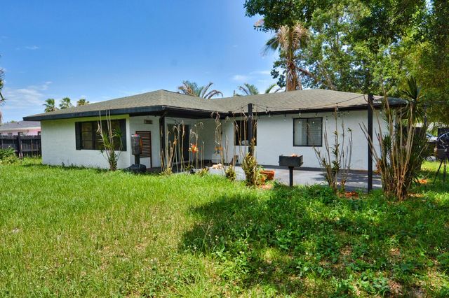 2117 SE East Dunbrooke Circle, Port St. Lucie, FL 34952