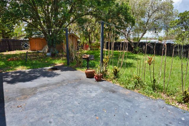 2117 SE East Dunbrooke Circle, Port St. Lucie, FL 34952