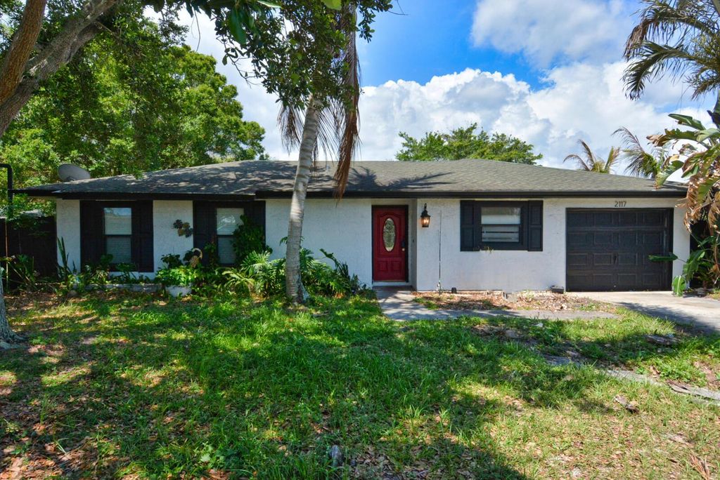 2117 SE East Dunbrooke Circle, Port St. Lucie, FL 34952