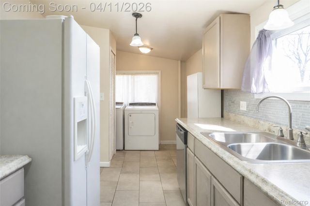 14415 Syracuse Street, Taylor, MI 48180