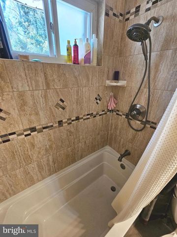 6405 WOODLAND RD, Suitland, MD 20746