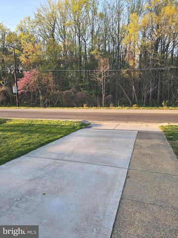 6405 WOODLAND RD, Suitland, MD 20746