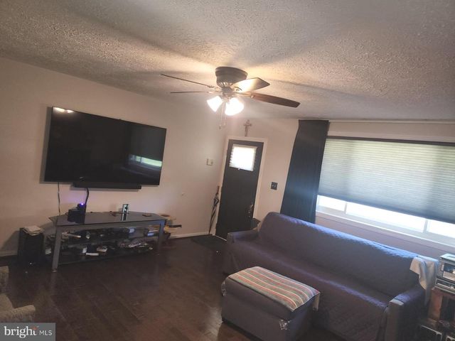 6405 WOODLAND RD, Suitland, MD 20746