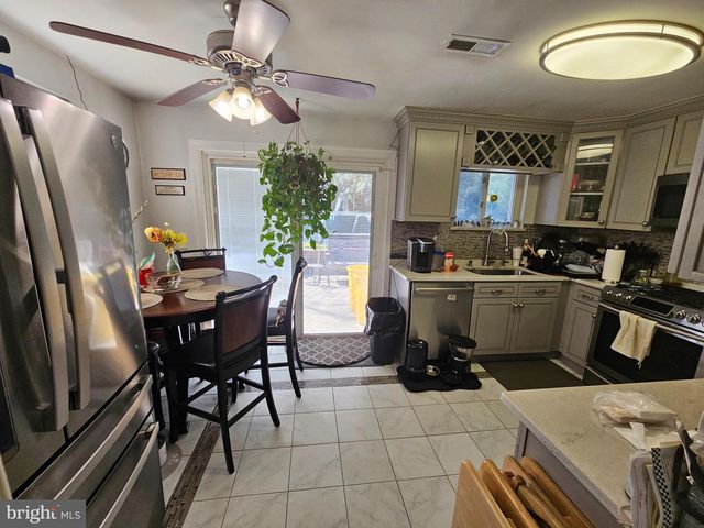 6405 WOODLAND RD, Suitland, MD 20746