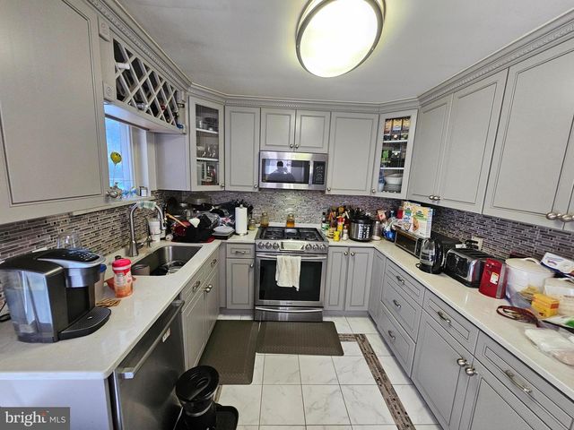 6405 WOODLAND RD, Suitland, MD 20746