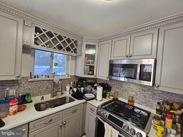 6405 WOODLAND RD, Suitland, MD 20746