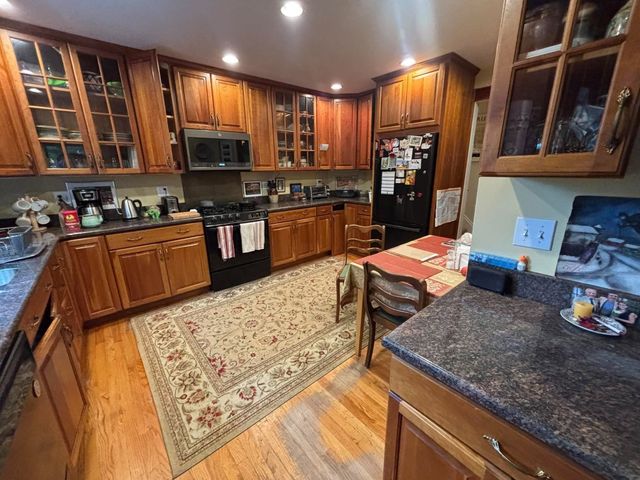 90 Central St, Somerville, MA 02143