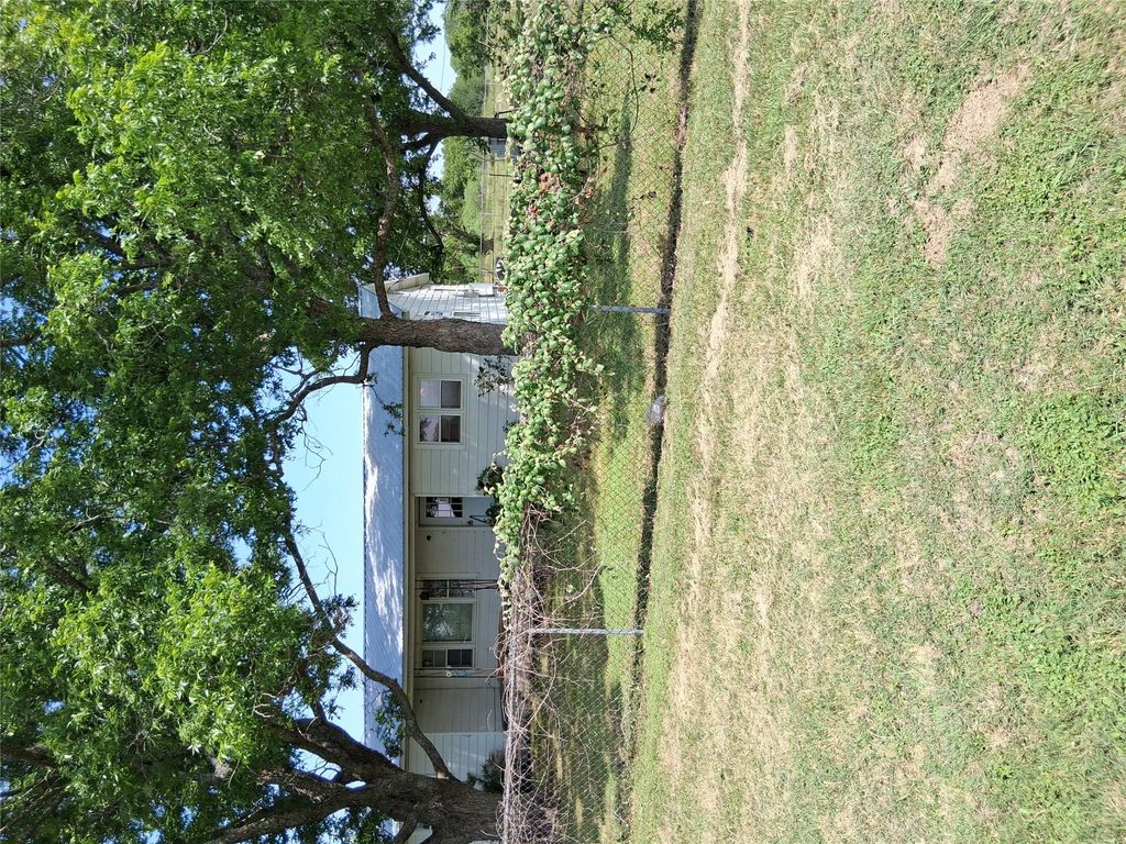243 Village LN, Bartlett, TX 76511
