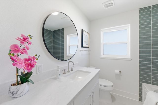 2210 Wakefield Drive, Houston, TX 77018