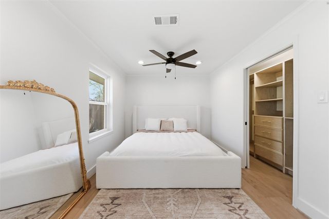 2210 Wakefield Drive, Houston, TX 77018