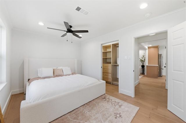 2210 Wakefield Drive, Houston, TX 77018