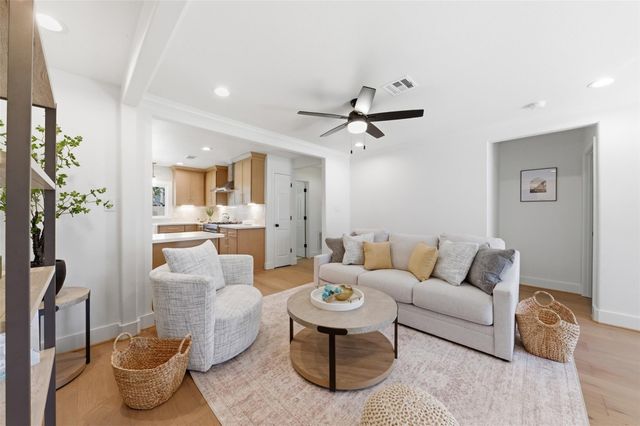 2210 Wakefield Drive, Houston, TX 77018