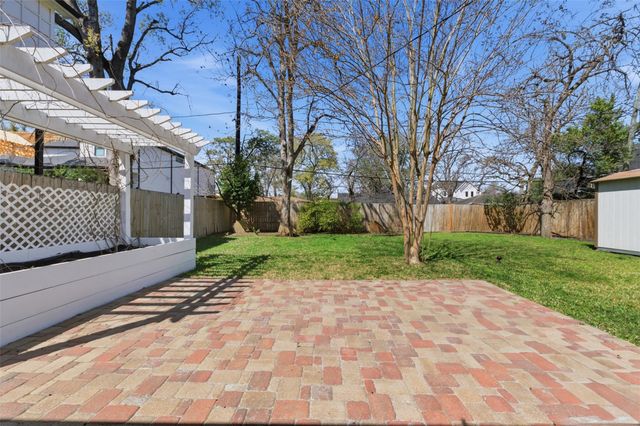 2210 Wakefield Drive, Houston, TX 77018