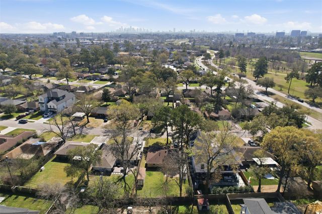 2210 Wakefield Drive, Houston, TX 77018