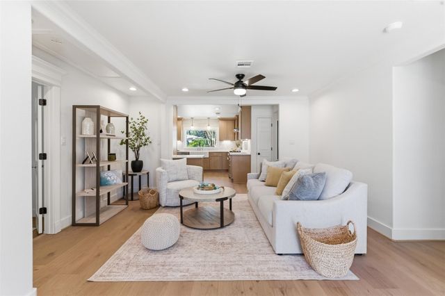 2210 Wakefield Drive, Houston, TX 77018