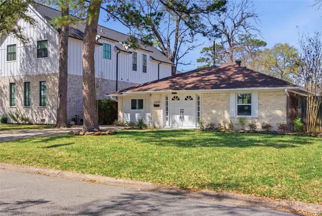 2210 Wakefield Drive, Houston, TX 77018