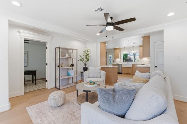 2210 Wakefield Drive, Houston, TX 77018