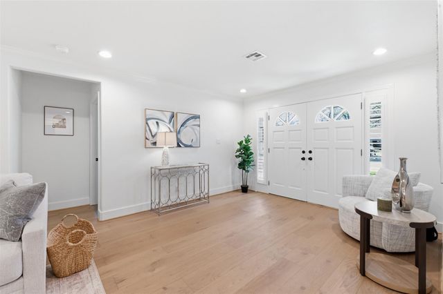 2210 Wakefield Drive, Houston, TX 77018