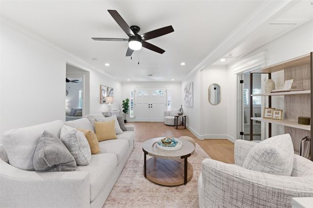 2210 Wakefield Drive, Houston, TX 77018