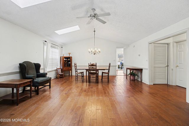 32 Sleepy Hollow Drive, Brick, NJ 08724