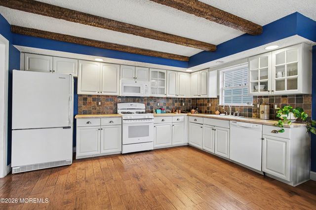 32 Sleepy Hollow Drive, Brick, NJ 08724